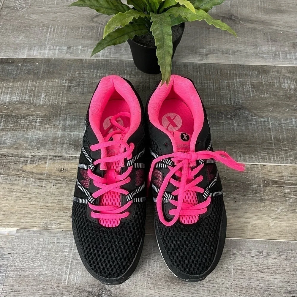 Xersion Runamatic Mesh Black and Pink Youth Running Shoe SizeYouth 5 Women Sz 7